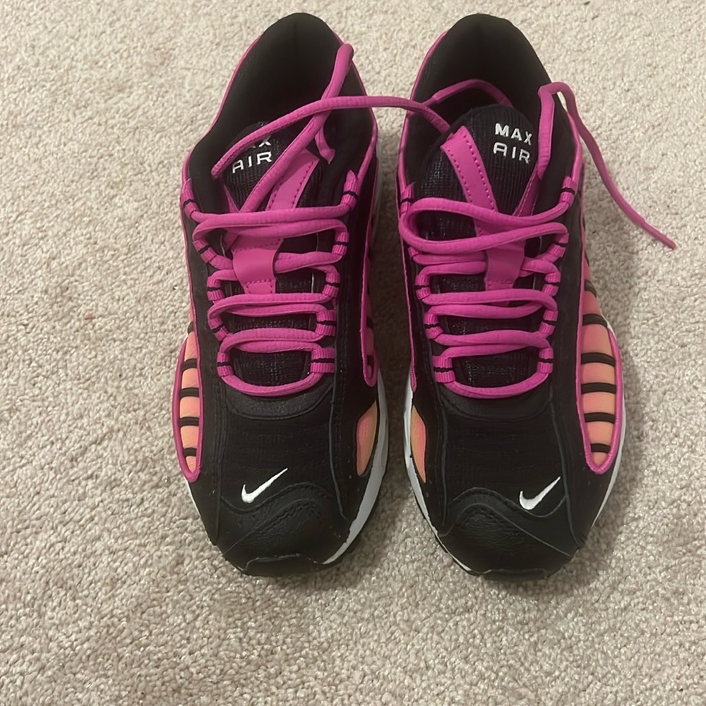 Nike Air Max Tailwind Size 7 women’s